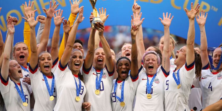 Austrija, bivši sudac priznaje: snimao je neke nogometašice. Osuda…