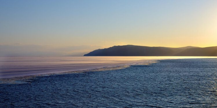Autobus potonuo u najdublje jezero na svijetu