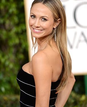 Bivša zvijezda WWE Stacy Keibler odaje srceparajuću počast Jamesu Van Der Beeku nakon što je provela posljednje dane s glumcem