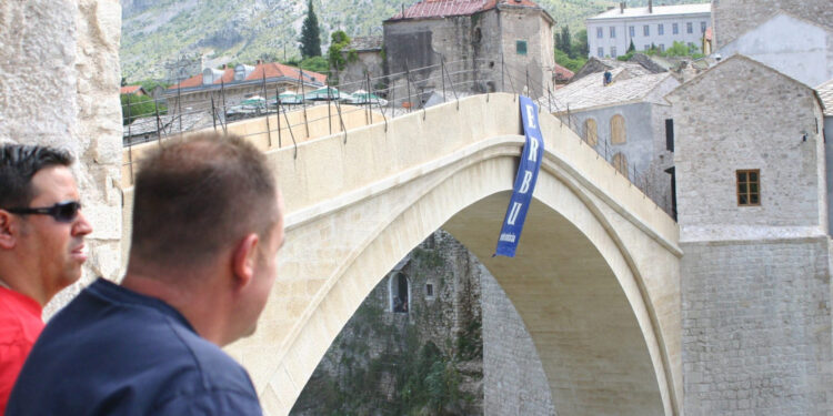Bosna na rubu: Islamski pokliči i pucnjava na proslavi