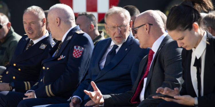 Božinovićeva tajanstvena suradnica s tri stana u Zagrebu: Žestoko se obrušila Thompsona zbog ZDS-a