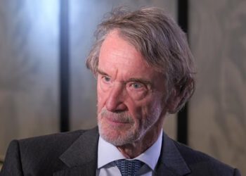 Britaniju su ‘kolonizirali’ imigranti koji ‘previše koštaju’, kaže suvlasnik Manchester Uniteda Sir Jim Ratcliffe
