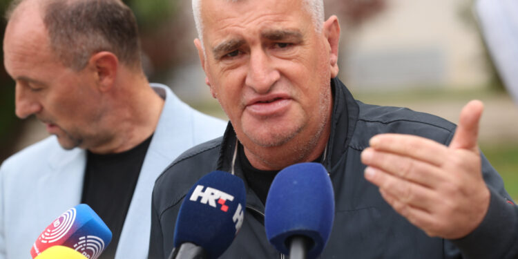 Bulj žestoko odgovorio: ‘Plaća li organizator koncerta Aleksandre Prijović rad KBC-a Zagreb?’