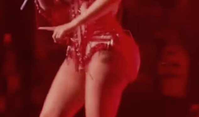 Cardi B doživjela je veliku pogrešku dok je padala sa stolca tijekom nastupa u Las Vegasu prije nego što se još jednom šalila s vladom