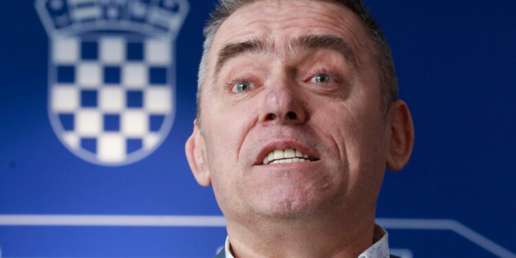 Ćipe kipi od bijesa: ‘Ispričaj se četvorici heroja Domovinskog rata koja sjede u Saboru’