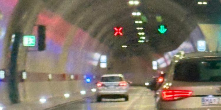 Čitatelj snimio noćnu moru svih vozača: “Juri suprotnim trakom, misli da je tunel jednosmjeran”