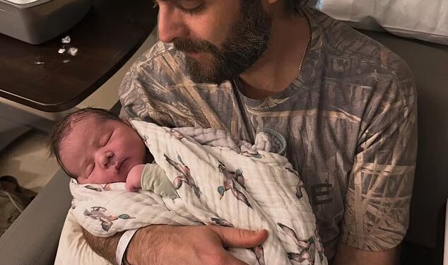 Country zvijezda Thomas Rhett dočekuje PETO dijete sa suprugom Lauren i otkriva VRLO jedinstveno ime novorođenčeta