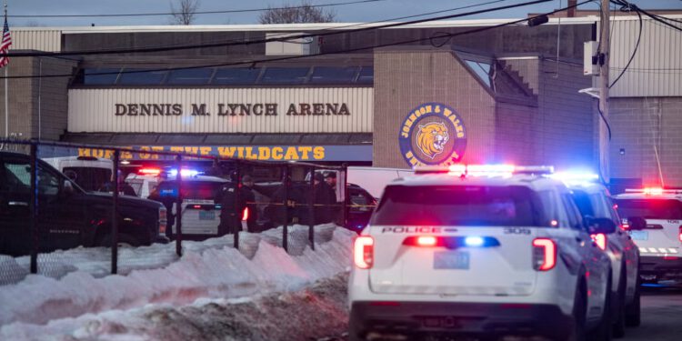 Čovjek s Rhode Islanda koji je rekao da se hrvao s oružjem od masovnog ubojice prisjeća se napada: ‘Samo sam zgrabio i krenuo prema pištolju’