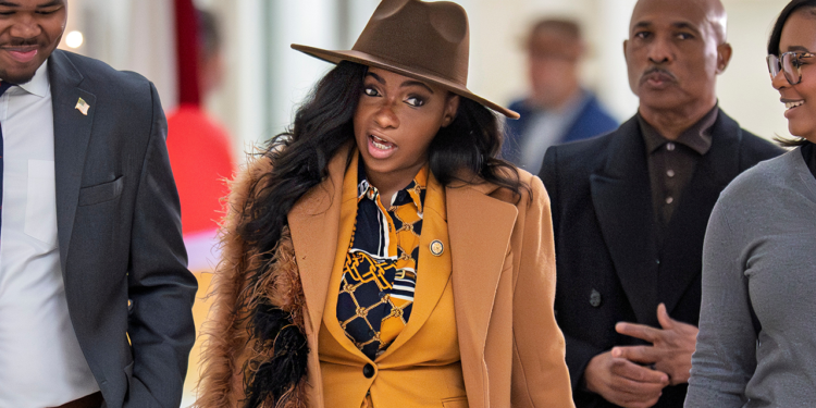 Crockett kampanja izvještava o više od 100 tisuća dolara u luksuznim hotelima, prijevozu i sigurnosti