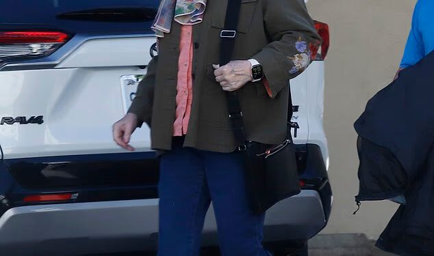 Cybill Shepherd slavi 76. rođendan uz ručak uz predanu pomoćnicu