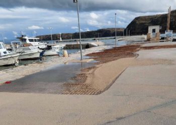 Događaju se padovi, a dodatno ga je oštetilo olujno jugo