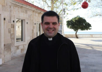 Don Katušić o ustaškim pokličima: I ja sam kao srednjoškolac crtao “U”, a danas shvatam kako domoljublje ne može počivati na simbolima koji su povezani s progonom i logorima