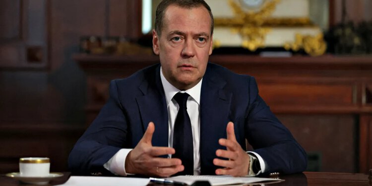 Dužnosnik Kremlja Dmitry Medvedev hvali Trumpove mirovne napore u Ukrajini