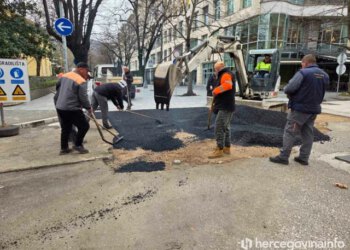 FOTO Asfaltira se dio Ulice kralja Petra Krešimira IV.