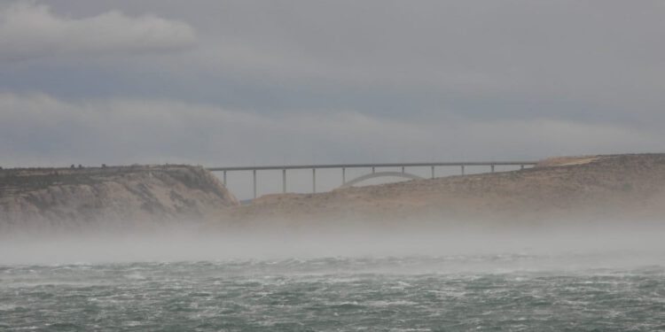 FOTO Bura nemilosrdno šiba, pogledajte prizore