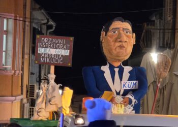 FOTO I VIDEO Sinjani i ove godine presudili, krnjo planuo na sred Pijace, a s njim i svi “euri, kave i mesina”