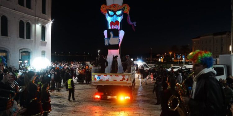 FOTOGALERIJA Maškare se okupile u centru Splita, pogledajte tko će platit ove godine za sve