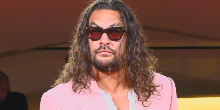 Film Helldivers izlazi u studenom 2027., s Jasonom Momoom u glavnoj ulozi