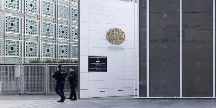 Francuska policija pretresla je Institut arapskog svijeta u najnovijem rezultatu Epsteinove istrage