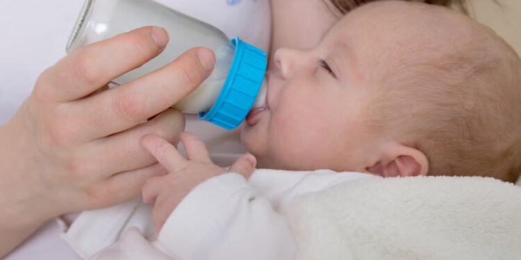 Francuska šalje pisma 29-godišnjacima u kojima im govori da nastave s djecom