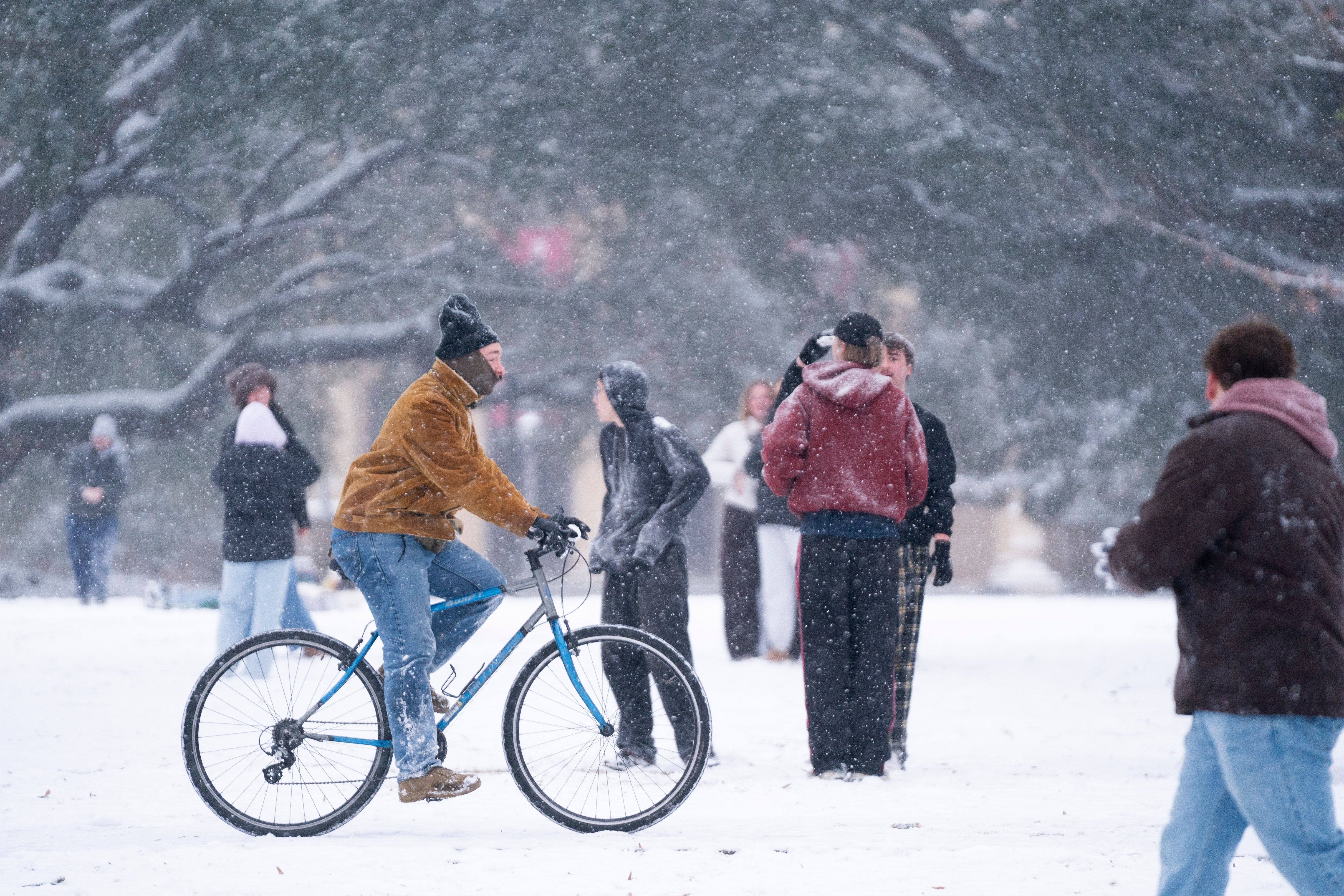 Zajednice na višim nadmorskim visinama mogle bi vidjeti mnogo više snijega - vjerojatno 6 do 8 stopa.