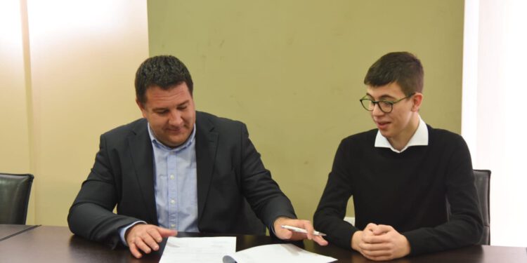 Grad Kaštela podijelio stipendije učenicima i studentima. Ivanović: “Vi ste svijetla budućnost našeg grada”