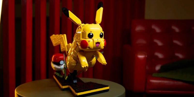 Gradimo LEGO Pokémon Pikachu: šokantno zabavna konstrukcija.