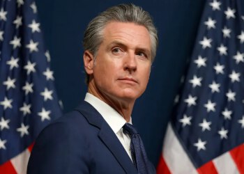 Guverner Kalifornije Gavin Newsom podupire zakon o dobnim granicama društvenih medija za tinejdžere
