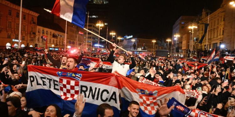 HDZ se okomio na Možemo: ‘Zabranjuju koncerte, a bez problema mašu jugoslavenskom zastavom’