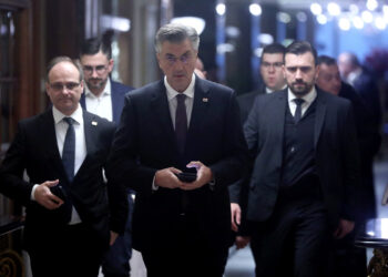 HDZ žestoko udario na Možemo zbog tenkova: ‘Vežite se lancima i lupajte loncima’