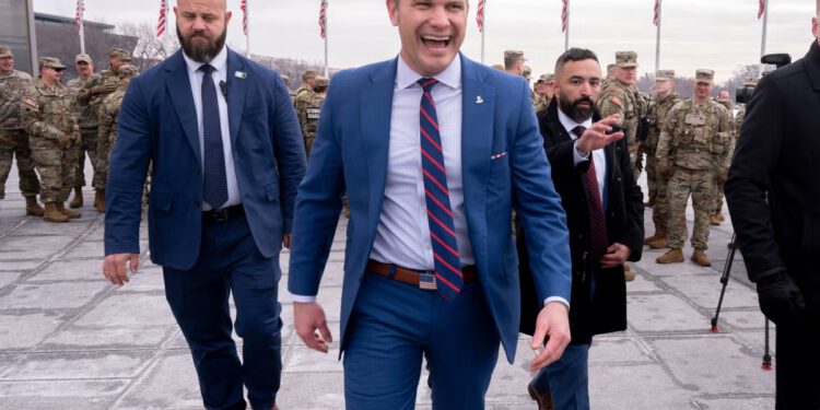 Hegseth gubi vrijeme na stvari ‘znatno ispod svog platnog razreda’ dok se nastavljaju čistke dužnosnika Pentagona koji se ne slažu, stoji u izvješću