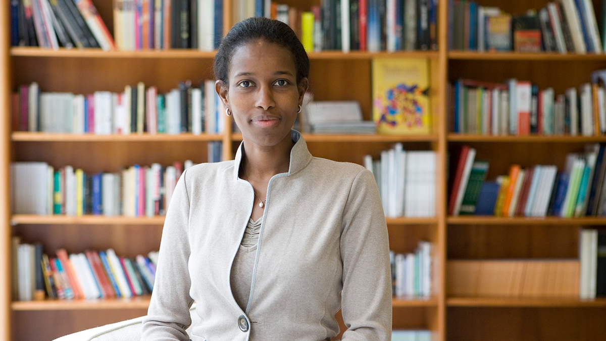 Ayan Hirsi Ali udarac glavom