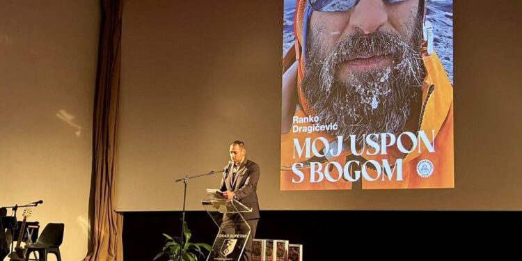 Humanitarac i visokogorac Ranko Dragičević u Supetru predstavio knjigu i film o usponu na Denali