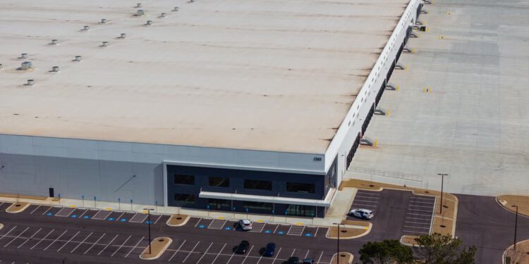 ICE želi potrošiti više od 38 milijardi dolara za pretvaranje skladišta u velike pritvorske centre