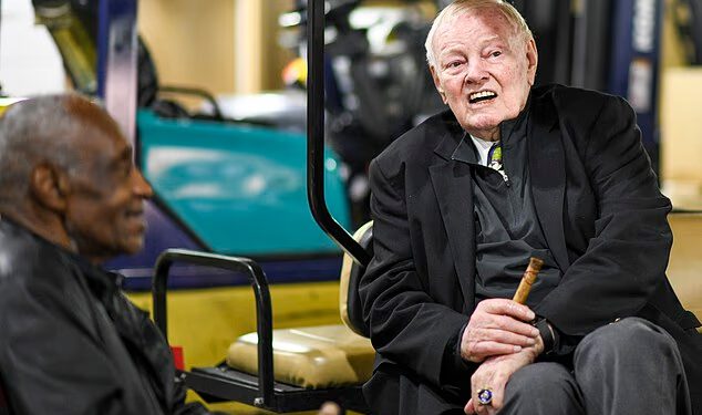 Ikona NFL-a i član Kuće slavnih Sonny Jurgensen umire u 91. godini dok njegova obitelj odaje emocionalnu počast