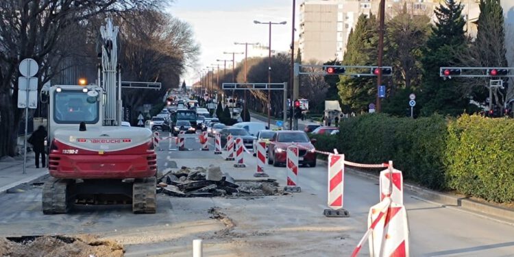 Imamo dobru i lošu vijest što se tiče radova u Poljičkoj; loša je da bi suženje ceste moglo potrajati…