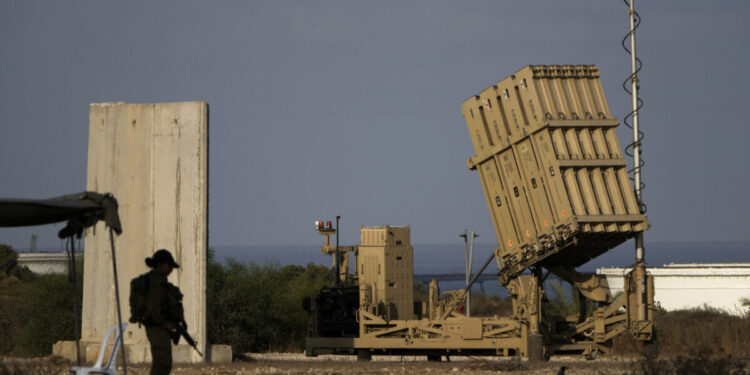Iran ispalio treći val projektila na Izrael koji priznaje: Naša obrana nije ‘hermetički zatvorena’