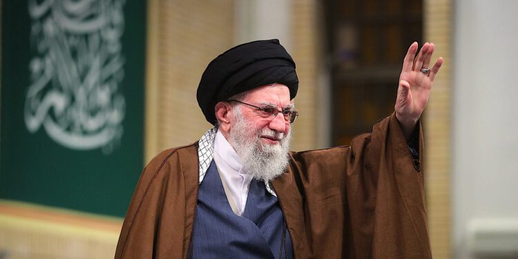 Iranski Khamenei drži se podalje od pregovora dok Vance diplomaciju naziva kompliciranijom
