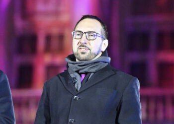 Isplivala stara slika Tomaševića, pazite gdje je snimljen: ‘Je li to možda dvojnik?’