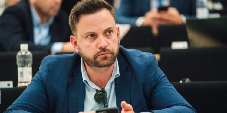 Istaknuti splitski HDZ-ovac s vrha Porezne uprave prešao raditi za ugostitelje: “Odsad samo privatni sektor”