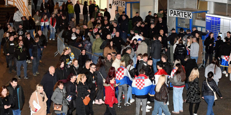 Jedna osoba privedena na Thompsonovom koncertu, poznato što je napravio