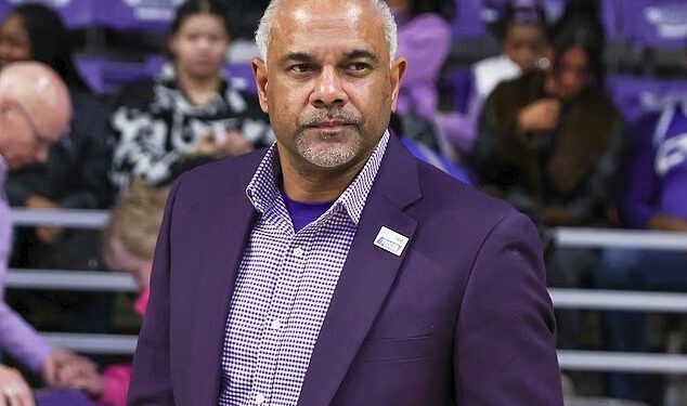 Jerome Tang otpušten iz države Kansas ‘zbog razloga’ nakon što je raznio igrače dok je izbio spor oko ugovora od 19 milijuna dolara