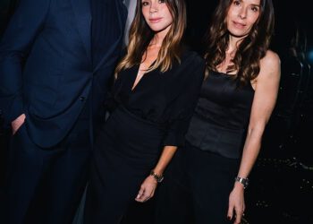 Jesu li Beckhamovi i Ramsayevi u ratu? Dok je Victoria slikana kamenog lica na Gordonovom lansiranju Netflixa, upućeni kažu KATIE HIND da su kuharski komentari o svađi u Brooklynu razbarušili perje