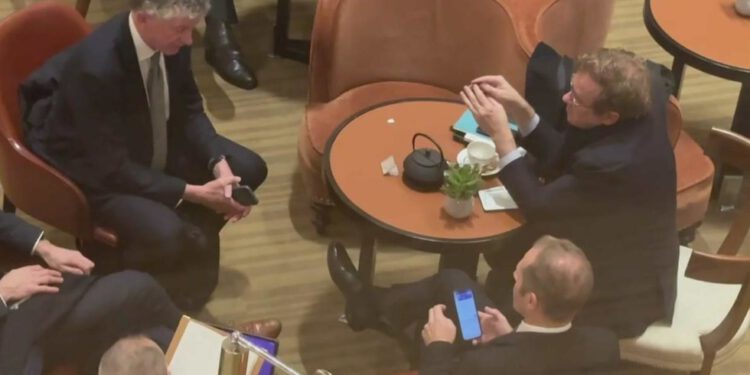 Jesu li Britanci pokušali srušiti mirovne pregovore u Ukrajini? (VIDEO) — RT World News