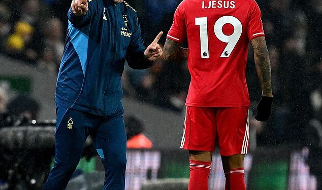 Kako je Sean Dyche okrenuo svlačionicu Nottingham Foresta protiv sebe: tirada koja je označila kraj, iscrpljujući treninzi koji su ostavljali momčad iscrpljenom prije utakmica, igrači za koje je jasno dao do znanja da ih ne ocjenjuje, pogreške uprave i tko je sljedeći na popisu