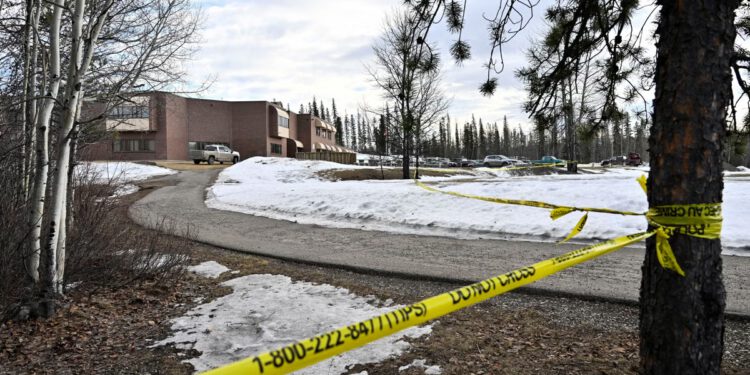 Kanadski strogi zakoni o oružju uključuju zabranu jurišnog vatrenog oružja i zamrzavanje prodaje pištolja