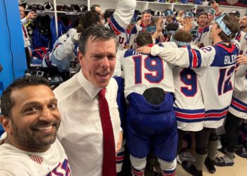 Kash Patel zabavlja se s hokejaškim šampionima tima SAD nakon što je avionom FBI-a otišao u Italiju dok pomoćnik brani ‘službeno poslovno’ putovanje