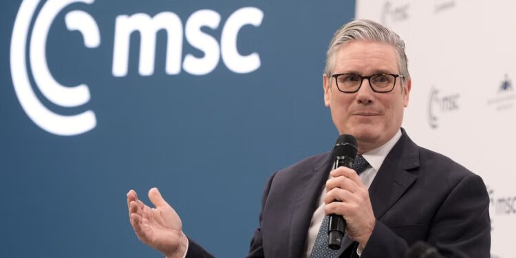 Keir Starmer će rasporediti britanske ratne brodove na Arktik nakon Trumpovih prijetnji Grenlandu