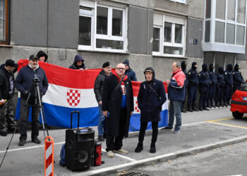 Keleminec našao novu metu: Organizira prosvjed pred stanom roditelja Borisa Dežulovića