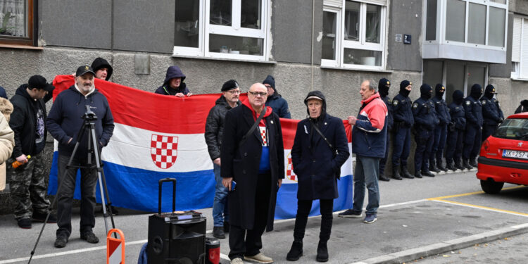 Keleminec našao novu metu: Organizira prosvjed pred stanom roditelja Borisa Dežulovića